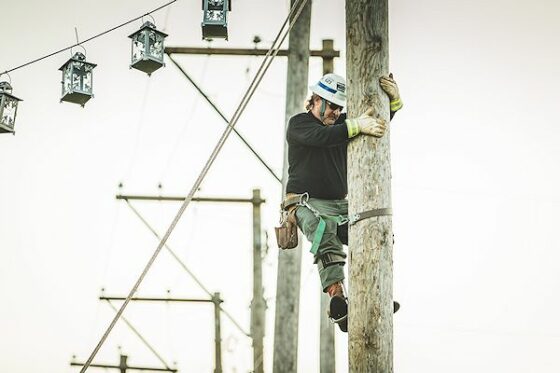 Climbing for lost Linemen