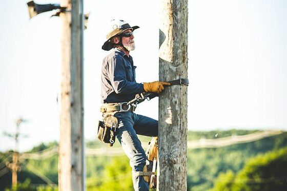 Climbing for lost Linemen